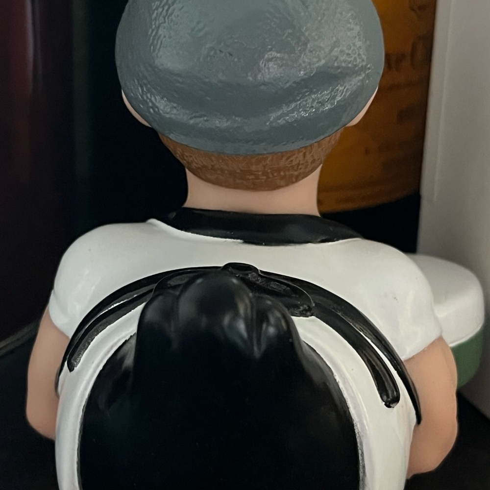 Éminence Skincare Figurine rubberduck unique luxury skincare brand 🐥🐥 - Picture 3 of 4
